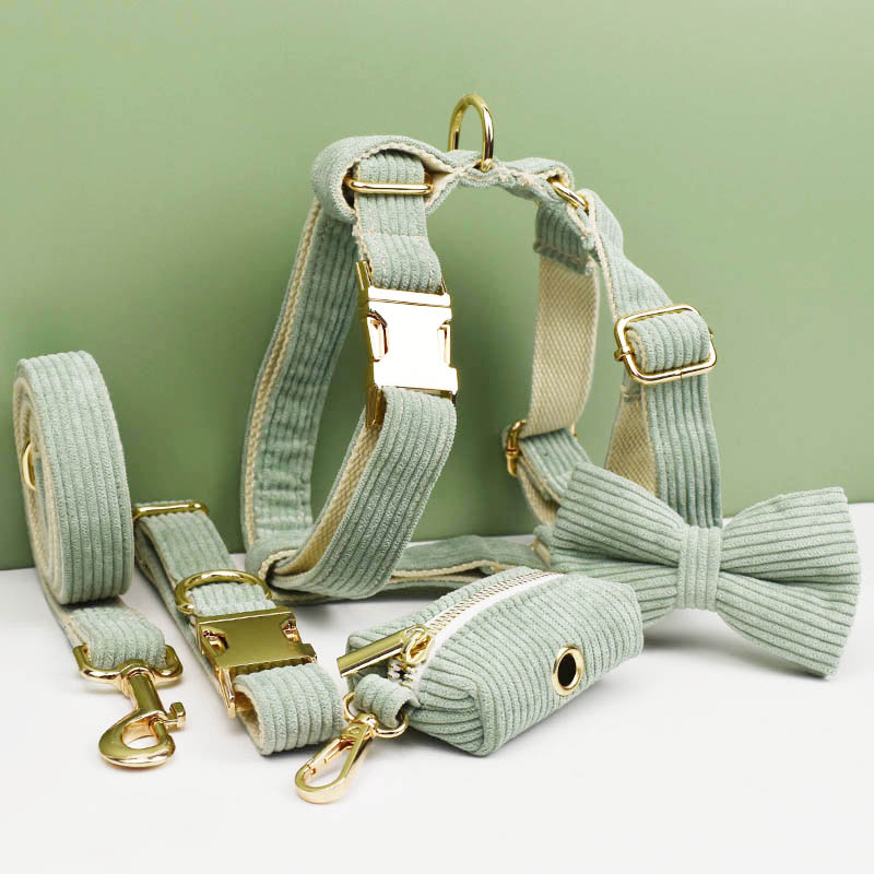 Reflective Dog Collar Personalized Engraved - Lichtgroene corduroy hondenhalsband en riemset voor